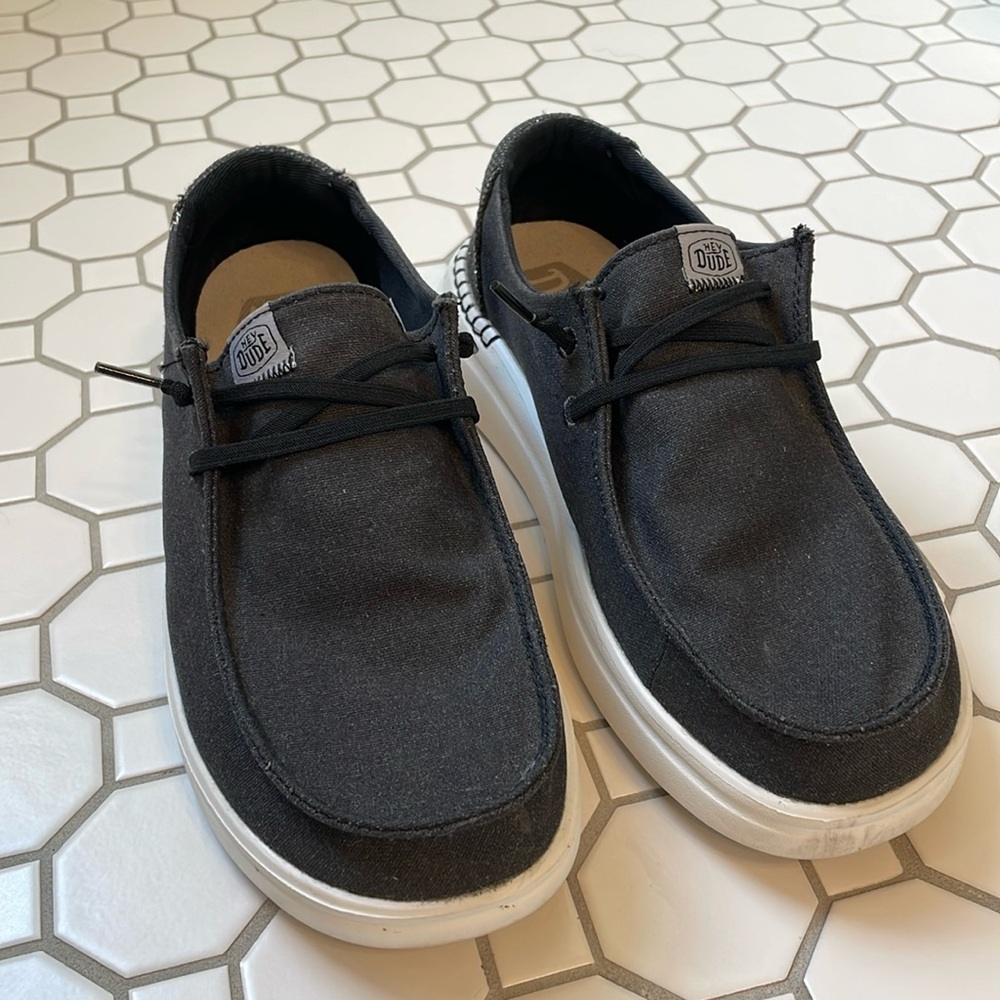 Women’s Size 8 Hey Dude